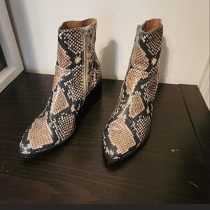 Treasure & Bond Blavk and Tan Snakeskin Pattern Ankle Boots Size 6